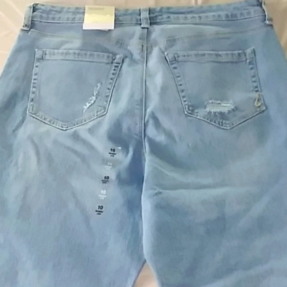 Distressed Jeans - Picture 11 of 16